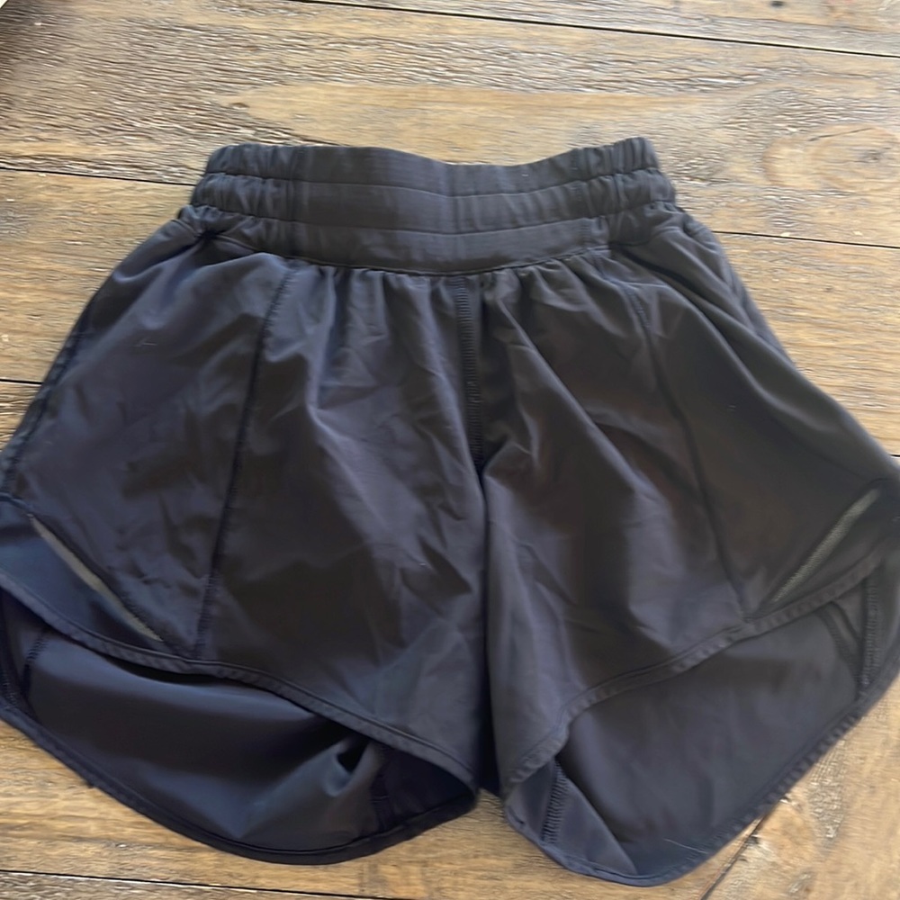 Lululemon Hotty Hot short Size 0 - Tall